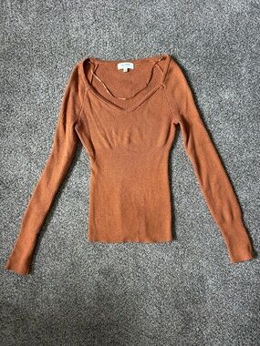 Women’s Long-Sleeve V-Neck Ribbed Top in Rust